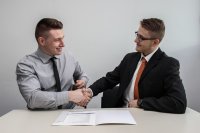 Blijven bij je baas levert dit jaar meer salaris op